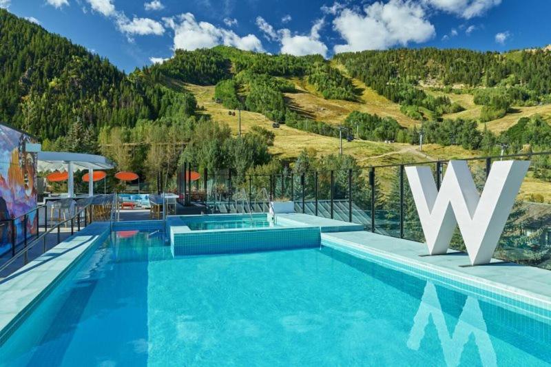 W Aspen Hotel Bagian luar foto